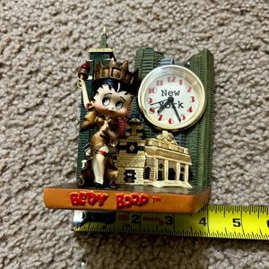 Statue of Liberty Betty Boop clock